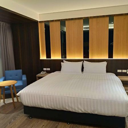 Lantan Fanyue Inn Chiayi City Exteriör bild